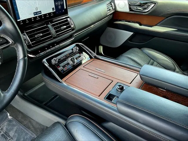 Lincoln Navigator L photo 18