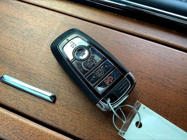 Lincoln Navigator L photo 35