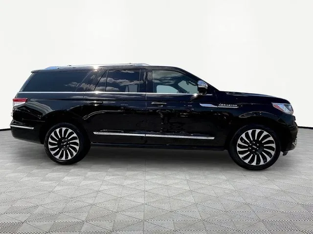 Lincoln Navigator L photo 8