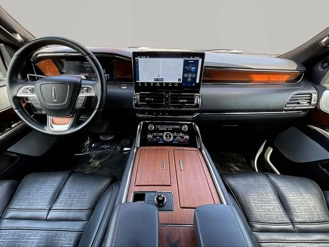 Lincoln Navigator L photo 9
