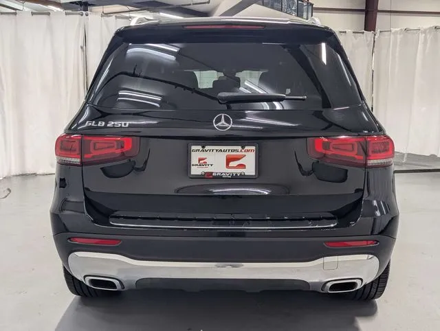 Mercedes-Benz GLB photo 25