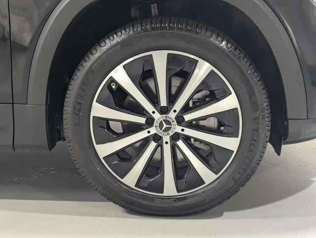 Mercedes-Benz GLB photo 29