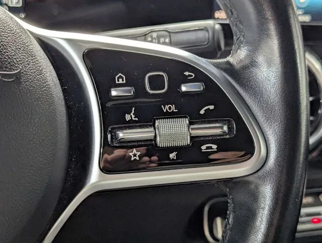 Mercedes-Benz GLB photo 19