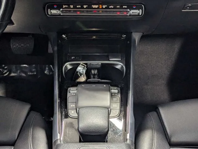 Mercedes-Benz GLB photo 12