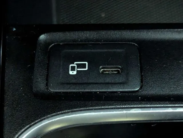 Mercedes-Benz GLB photo 15