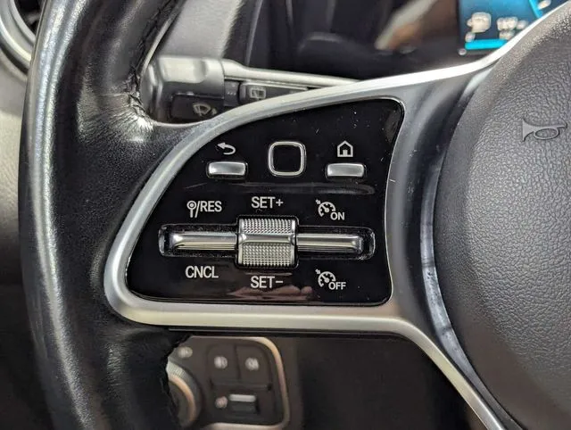 Mercedes-Benz GLB photo 18