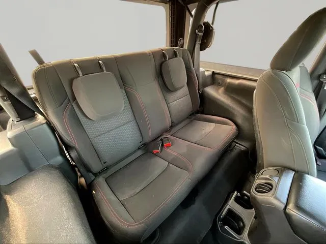 Jeep Wrangler photo 24