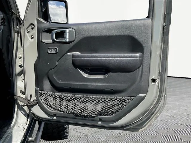 Jeep Wrangler photo 26