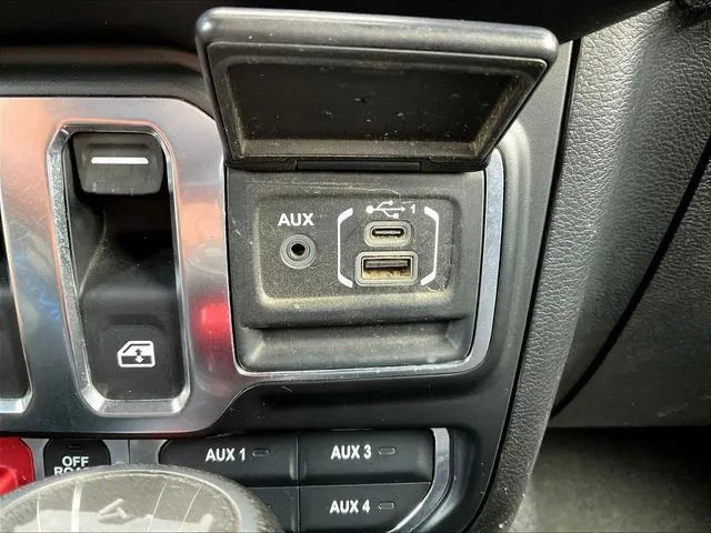 Jeep Wrangler photo 17