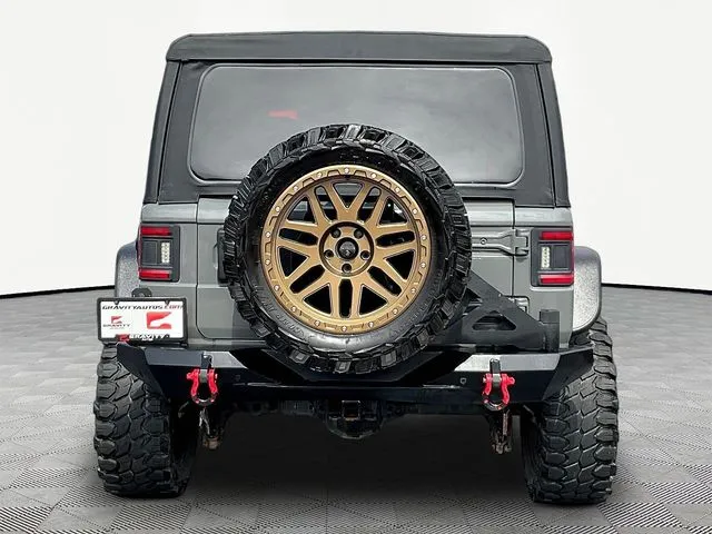 Jeep Wrangler photo 6