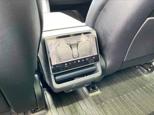 Tesla Model 3 photo 12