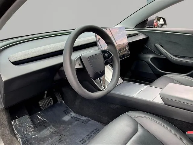Tesla Model 3 photo 19