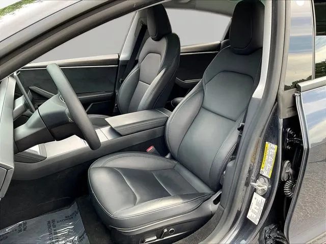 Tesla Model 3 photo 23