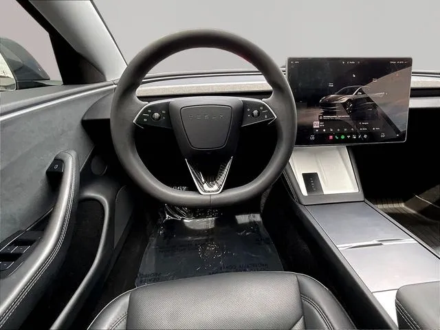 Tesla Model 3 photo 10