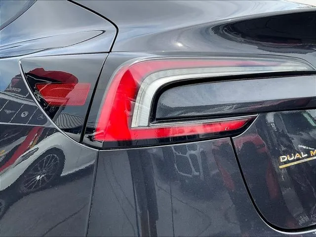Tesla Model 3 photo 25