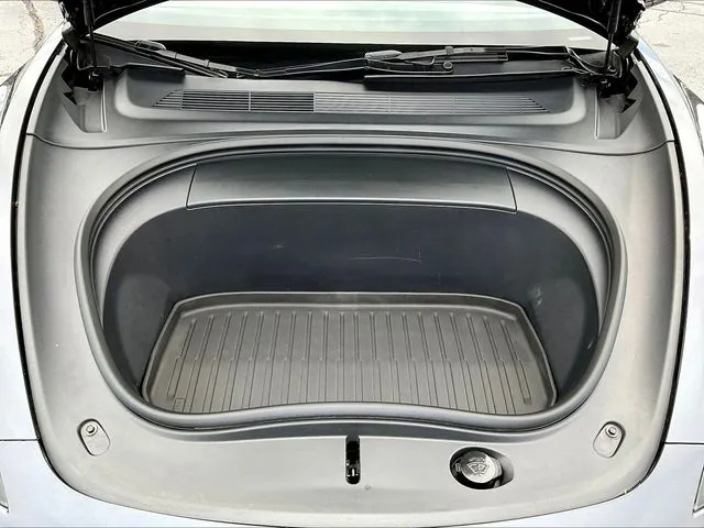 Tesla Model 3 photo 32