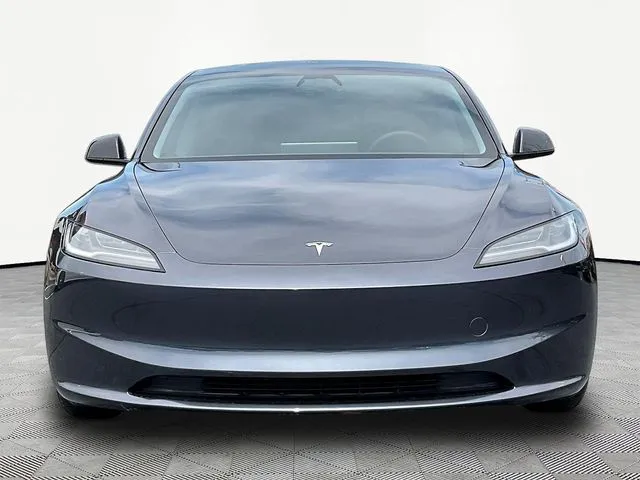Tesla Model 3 photo 2