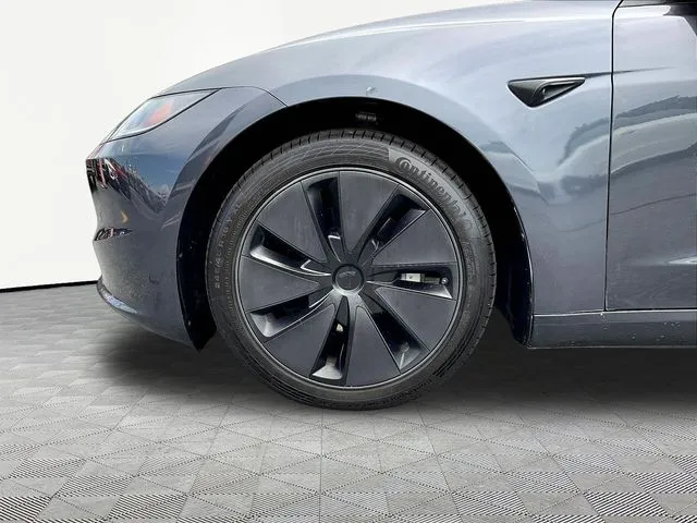 Tesla Model 3 photo 35