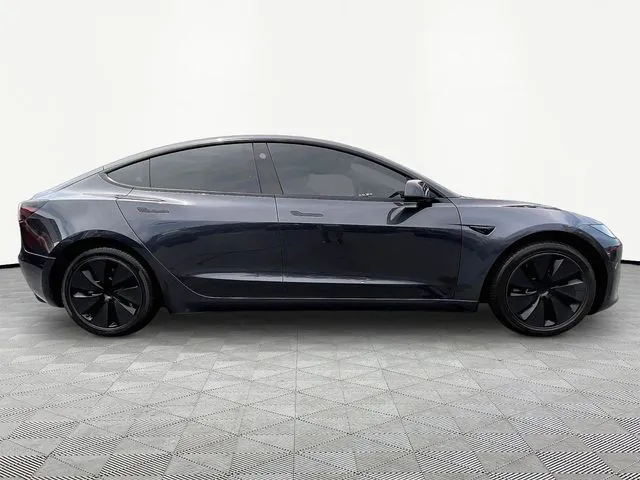 Tesla Model 3 photo 8