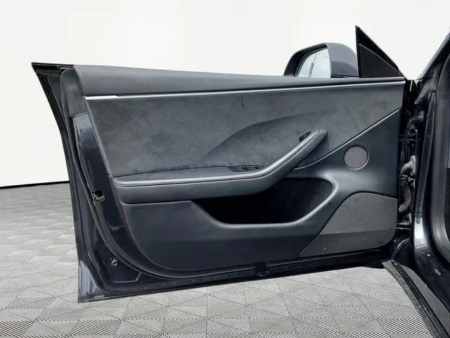 Tesla Model 3 photo 22