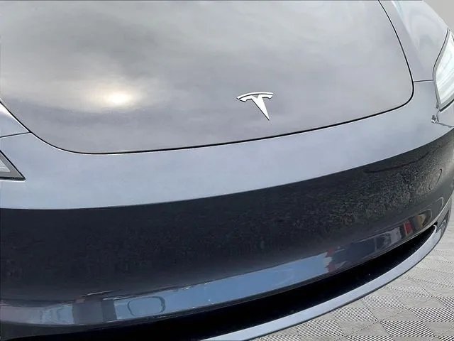 Tesla Model 3 photo 34