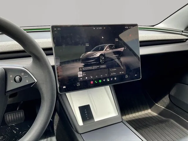 Tesla Model 3 photo 11