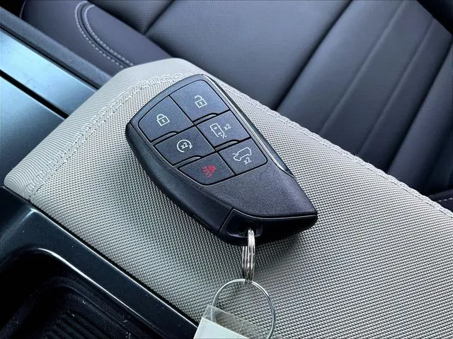 GMC Hummer EV SUV photo 35
