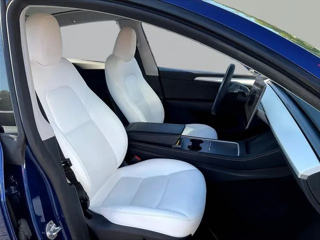 Tesla Model Y photo 31