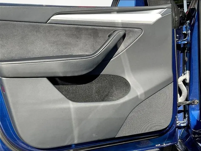 Tesla Model Y photo 22