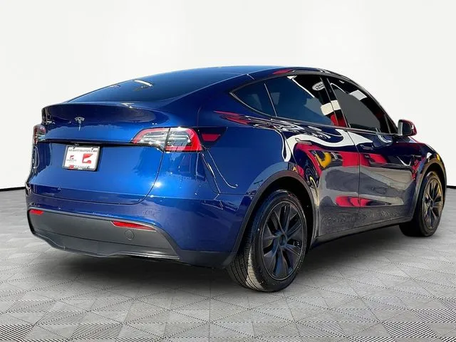 Tesla Model Y photo 7