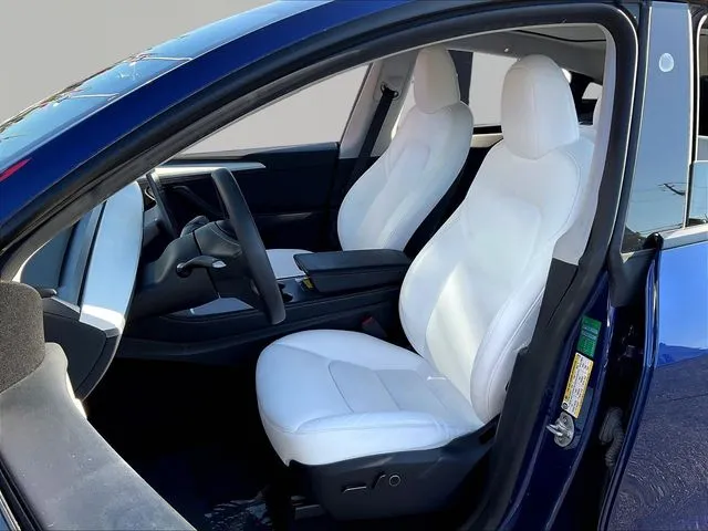 Tesla Model Y photo 23