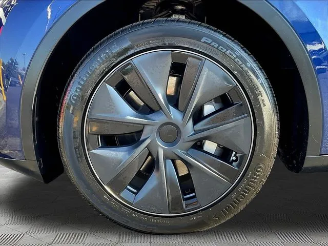 Tesla Model Y photo 34