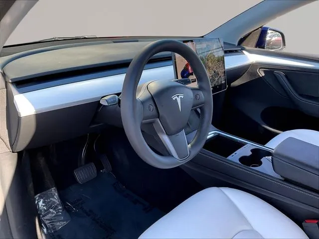 Tesla Model Y photo 19