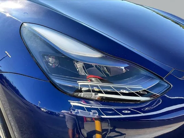 Tesla Model Y photo 32