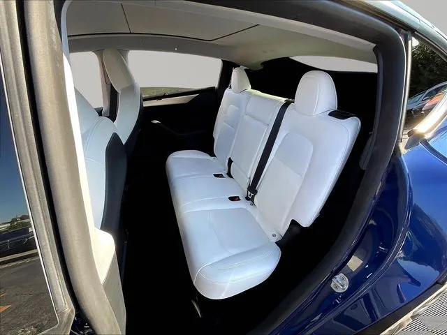 Tesla Model Y photo 24