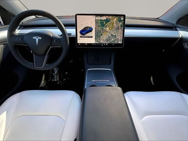 Tesla Model Y photo 9