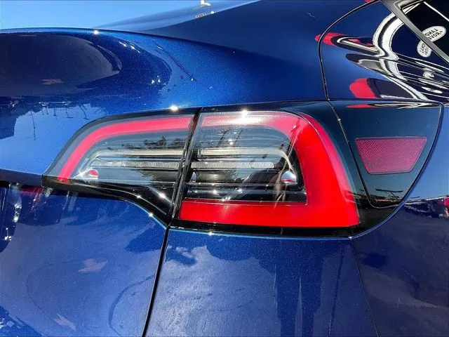 Tesla Model Y photo 25
