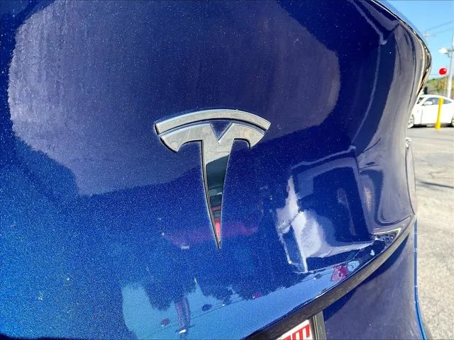 Tesla Model Y photo 26