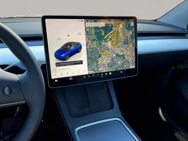 Tesla Model Y photo 11