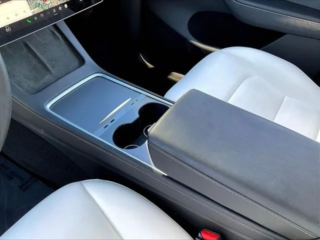 Tesla Model Y photo 20
