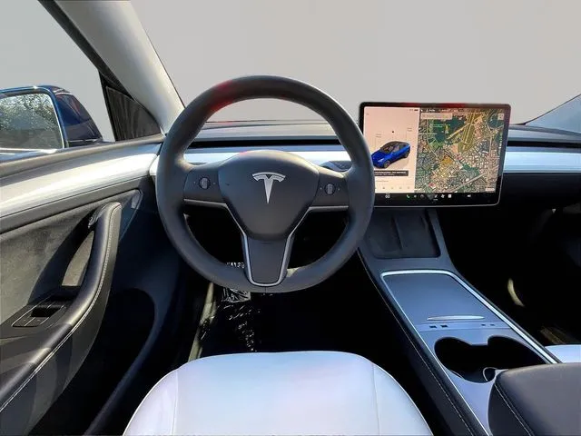 Tesla Model Y photo 10