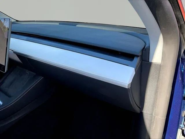 Tesla Model Y photo 28