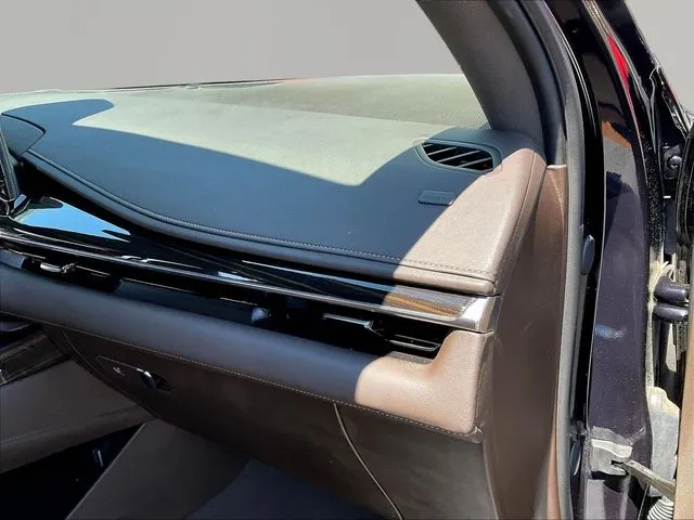 Cadillac Escalade ESV photo 29