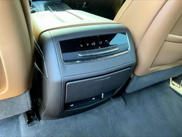 Cadillac Escalade ESV photo 12