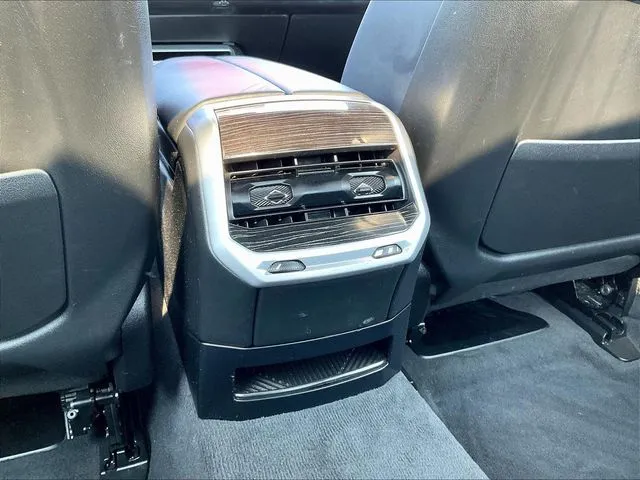 BMW 7 Series photo 12