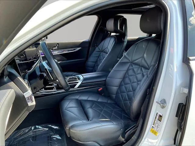 BMW 7 Series photo 21