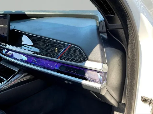 BMW 7 Series photo 26
