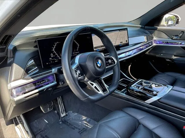 BMW 7 Series photo 17