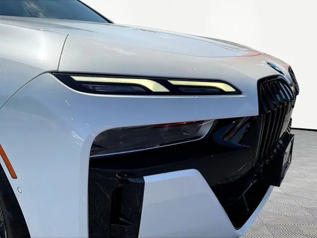 BMW 7 Series photo 32