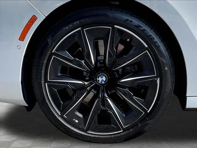 BMW 7 Series photo 34
